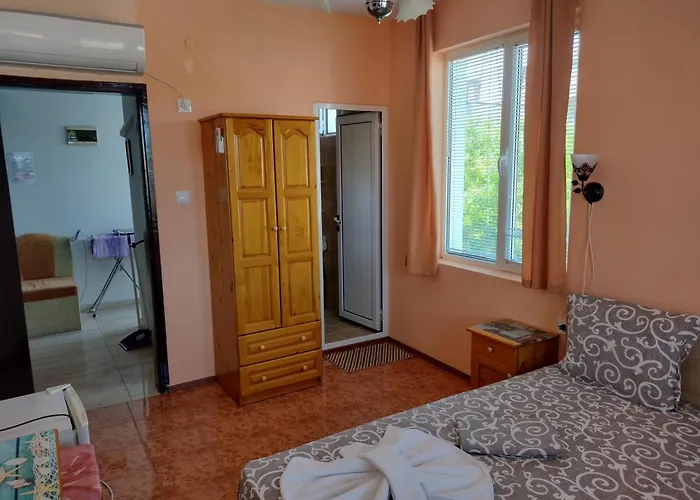 Guest house янка 3*